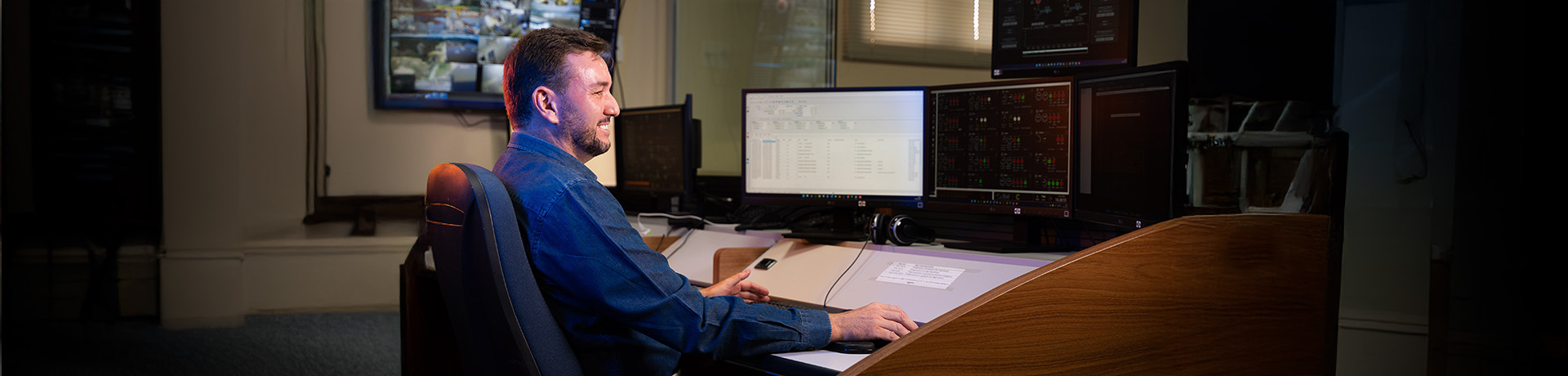 Equipe da Coprel Soluções trabalhando no Centro de Operações da Coprel Cooperativa