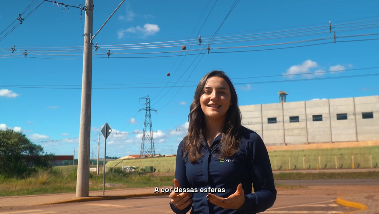 Qual a função das esferas de sinalização nos fios de energia?