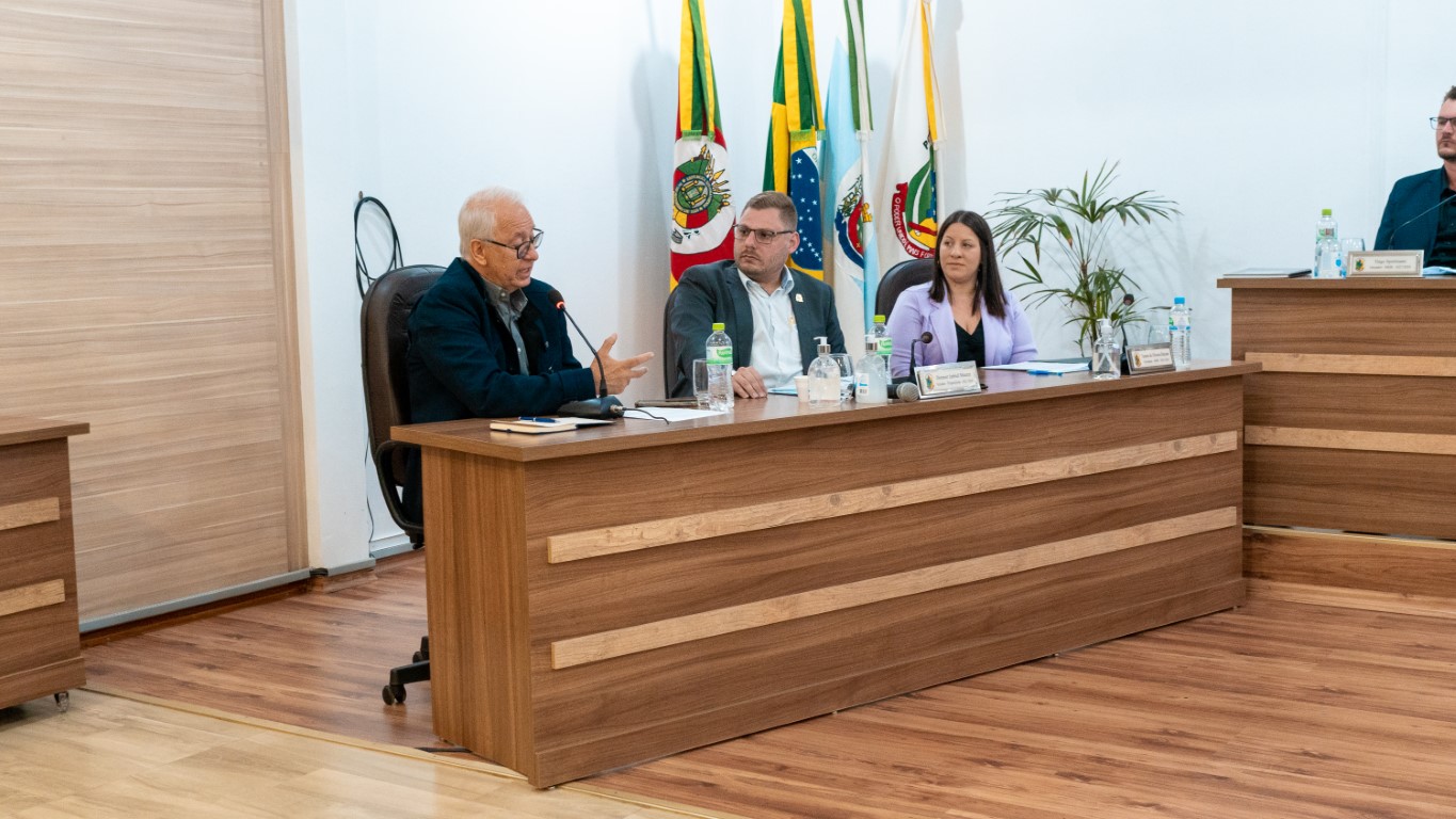 Presidente da Coprel, Jânio Stefanello, durante sua fala na Sessão Solene