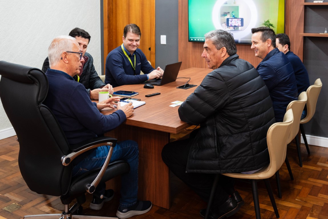 Secretário Estadual da Agricultura visita Coprel e discute irrigação e conectividade no campo