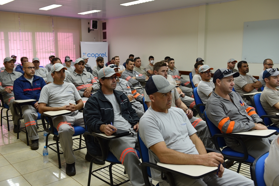 Equipes da Coprel retomam reuniões presenciais para testar equipamentos e atualizar conhecimentos