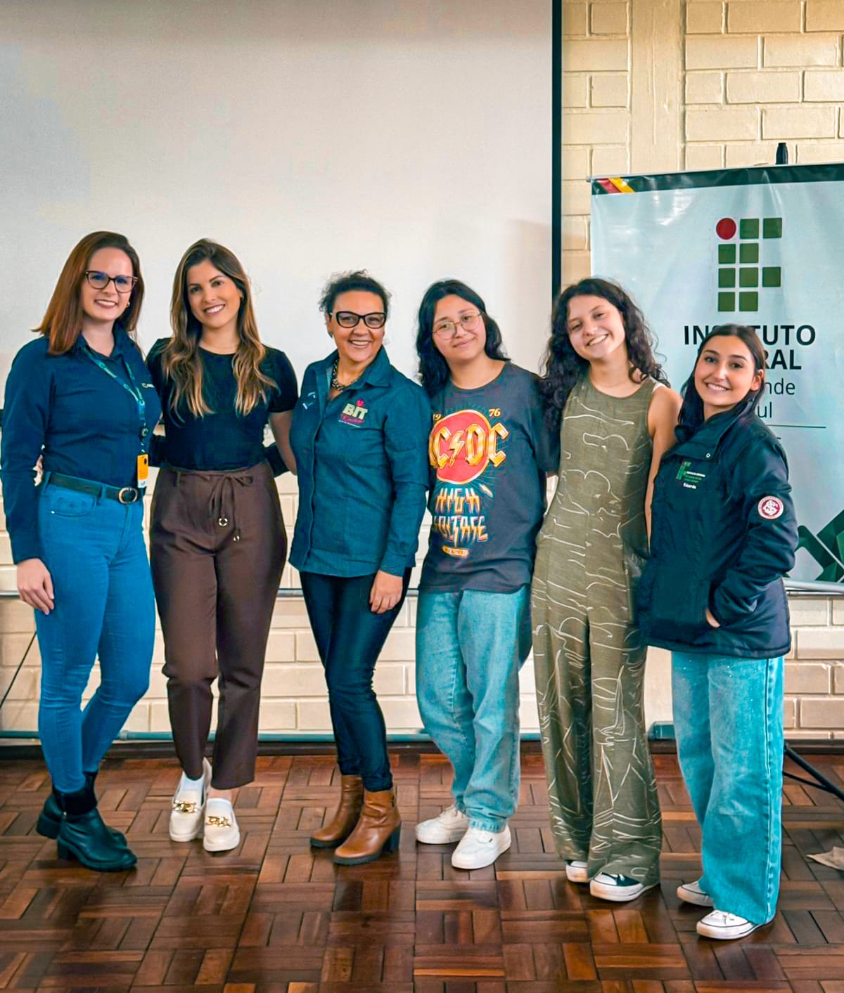 Squad Ilumina e Coletivo Bit Rosa iniciam Capacitação sobre Telecom e Energia no IFRS Ibirubá