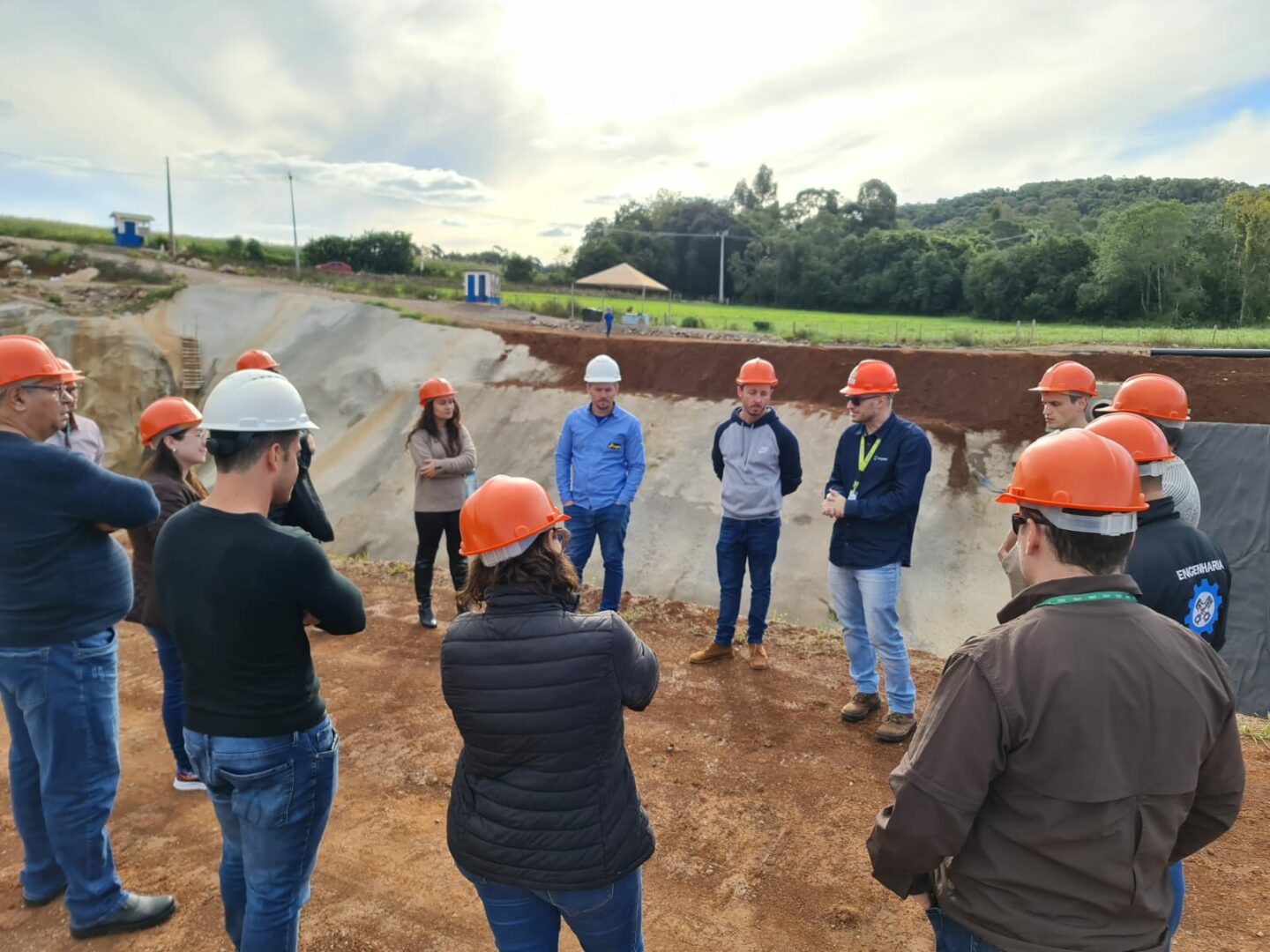 Coprel recebe futuros engenheiros na obra da PCH Tio Hugo