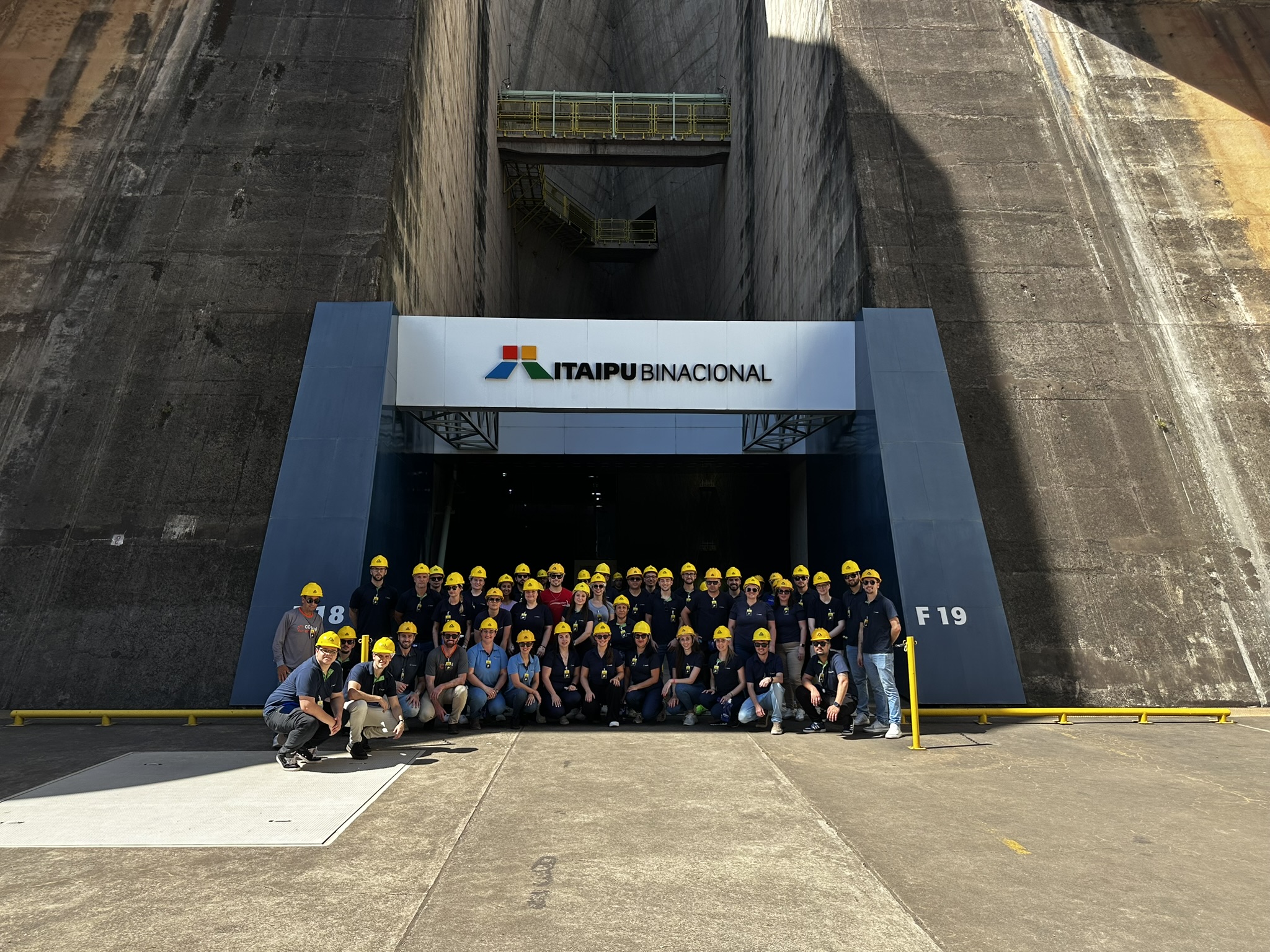 Coprel e Ascoprel realizam visita à Usina Hidrelétrica Itaipu Binacional e às Cataratas do Iguaçu em parceria com a Giru’s pelo Mundo
