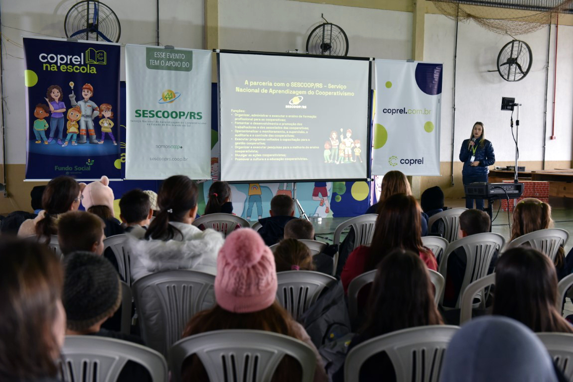 O Coprel na Escola reúne estudantes do primeiro ao sexto ano